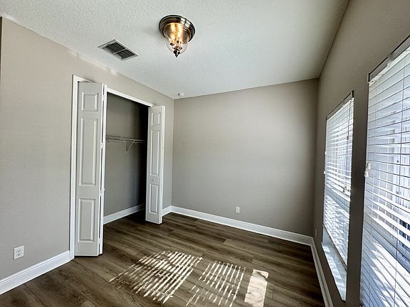 4th image of 10738 Pleasant Knoll Dr
