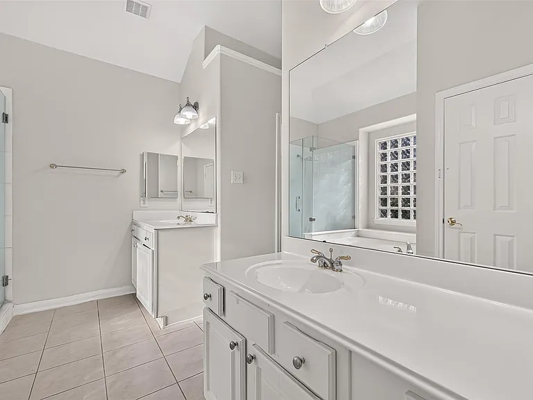10802 Warner Hollow Ct — Photo 23