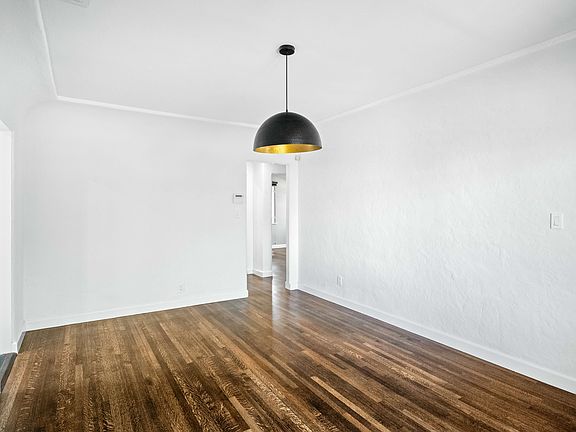 3rd image of 1516 S Crest Dr