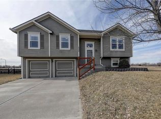 10440 N Potter Ave, Kansas City, MO 64157