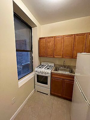 3rd image of 390 Manhattan Ave #6