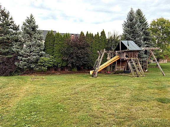 4th image of 46654 W Ridge Dr