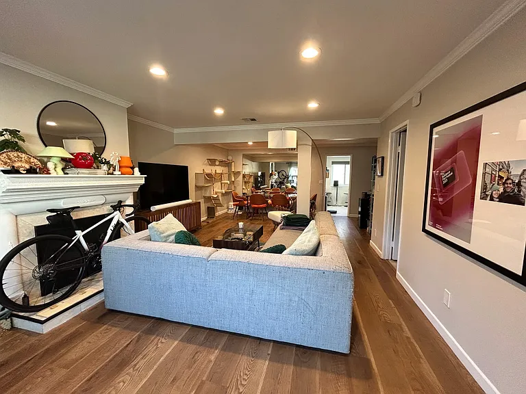 4919 Laurel Canyon Blvd #5 — Photo 4