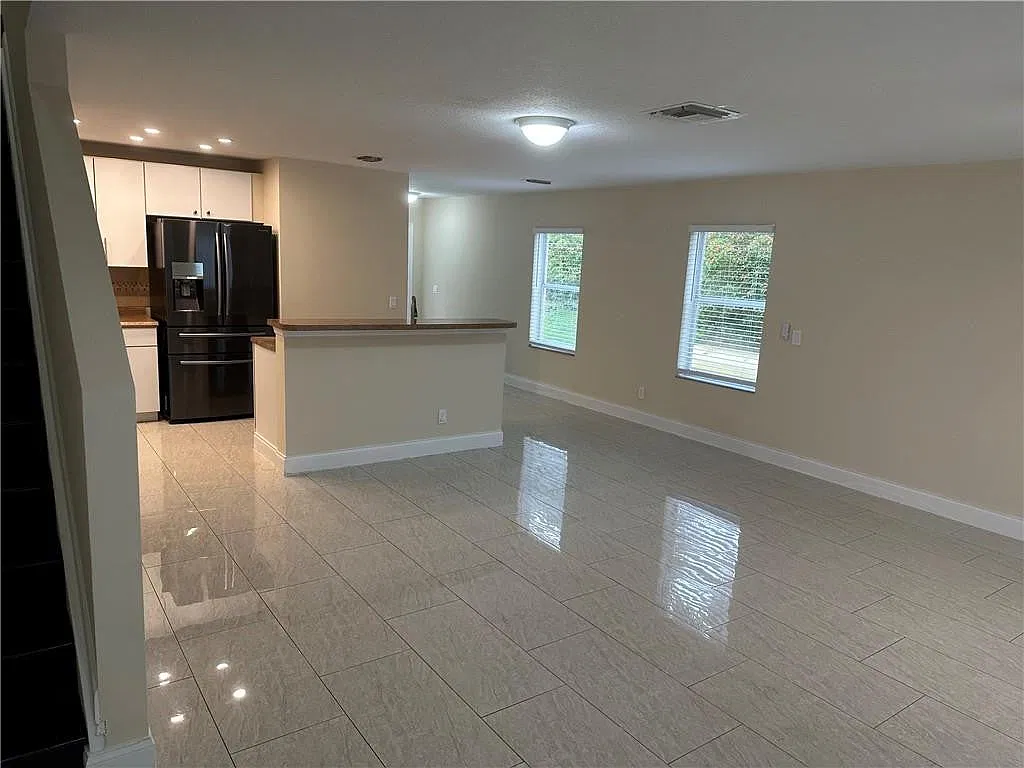 3 bed, 2.5 bath, 1643 sqft, $2,750 — Photo 2