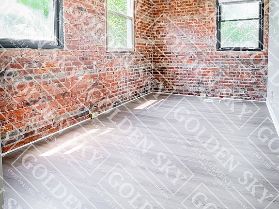 2nd image of 309 N Jefferson St #17946919