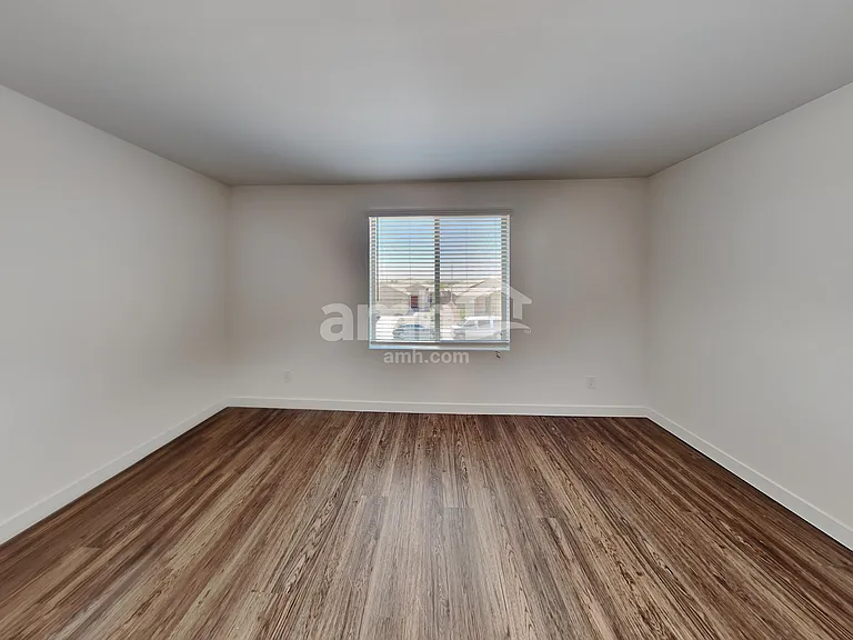 4137 S 105th Dr — Photo 7