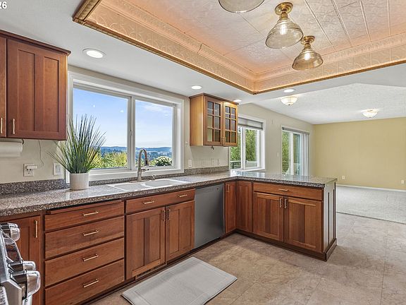 5th image of 32215 NW Eagle Crest Dr