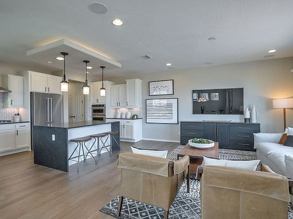 Take your entertaining to a new level with an open and flexible first floor gathering room and kitch