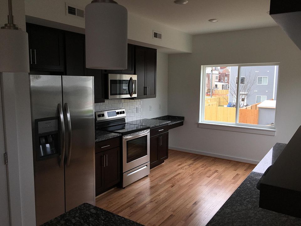 1st image of 202 W 11th St