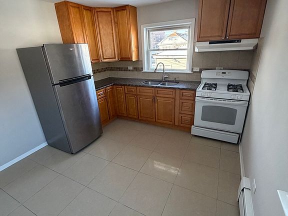 LARGE EAT IN KITCHEN