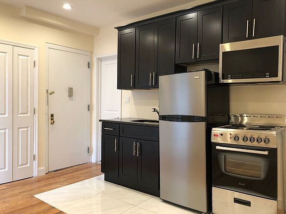 3rd image of 1387 Bedford Ave #1A