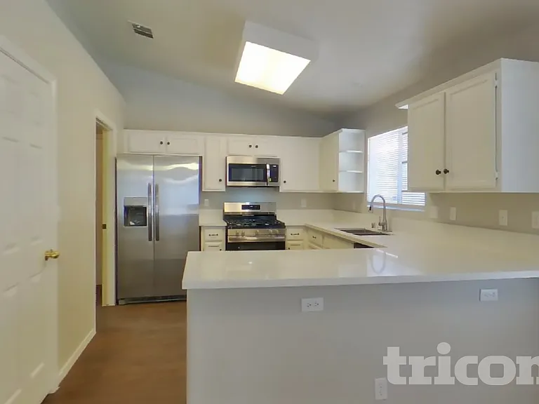 5582 Super Bowl Dr — Photo 7