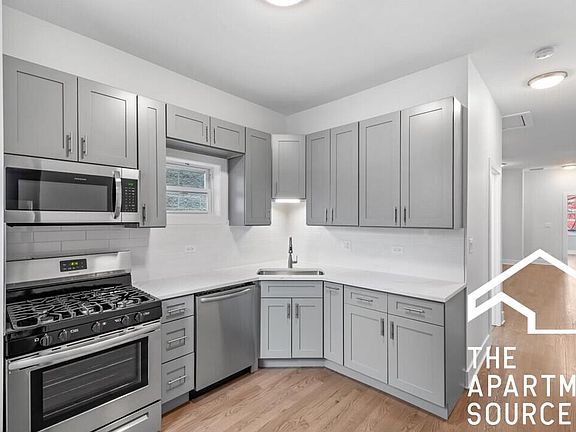 2nd image of 2421 N Clybourn Ave #A2