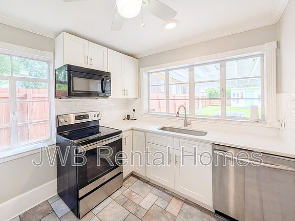4th image of 843 West St