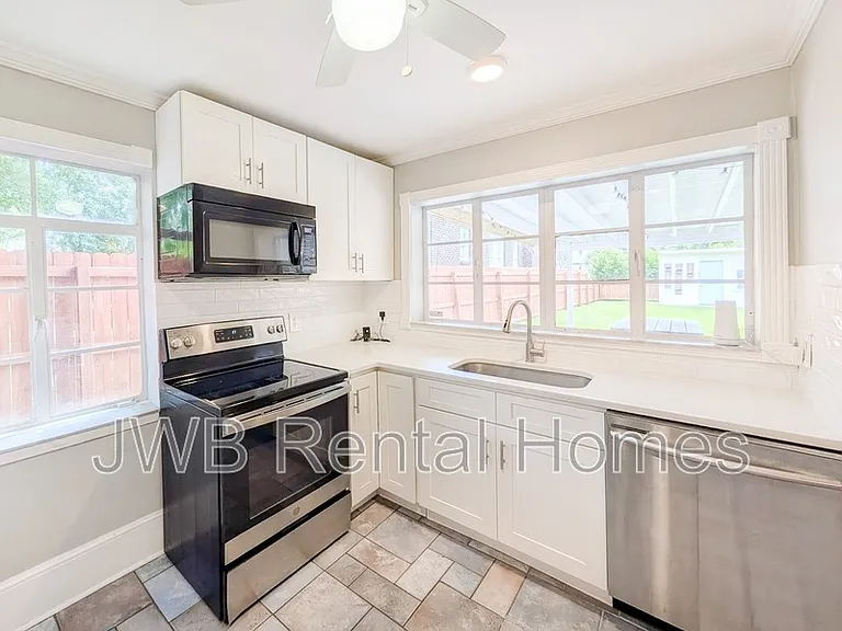 843 West St — Photo 4