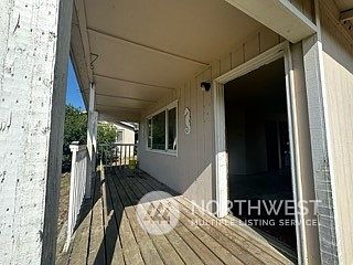 4th image of 400 NE Point Brown Avenue