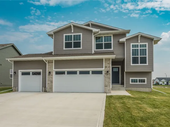 233 11th Ct NW, Bondurant, IA 50035