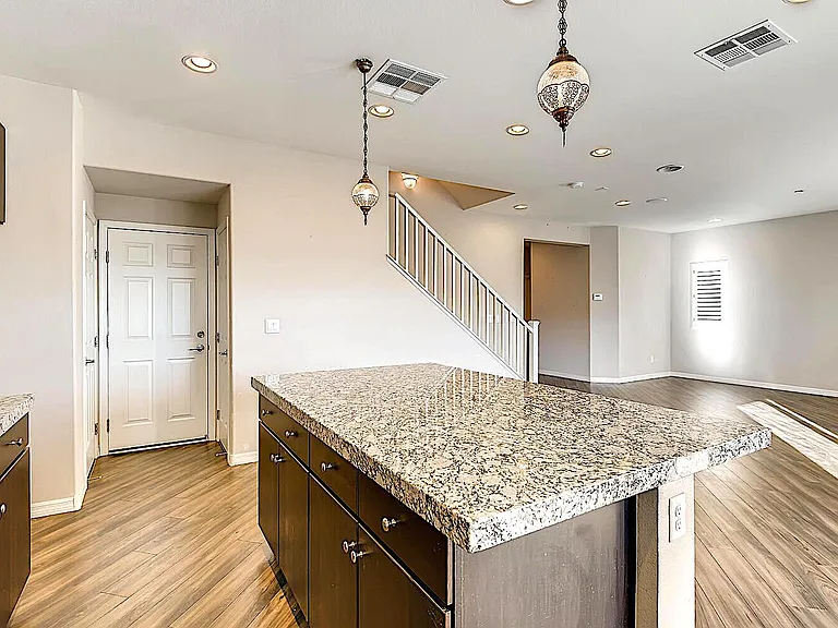 8117 Ancient Oaks Ave — Photo 10