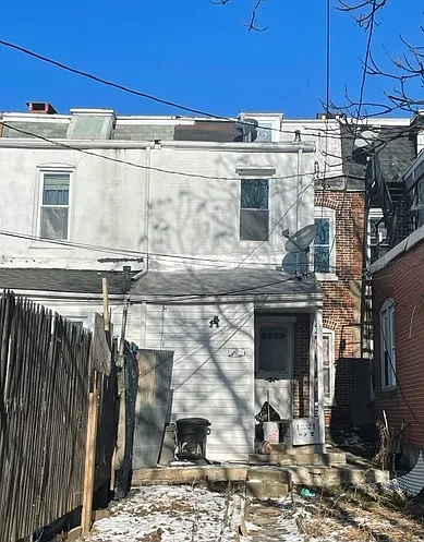 446 W Allen St — Photo 15