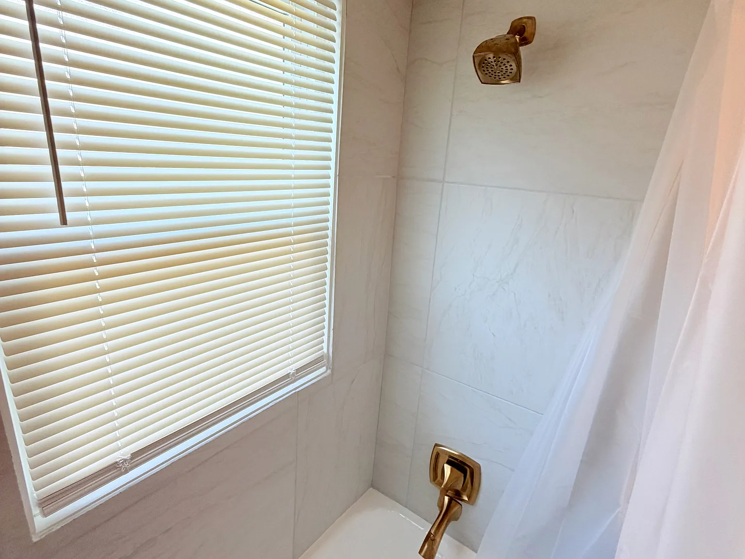 4 bed, 850 sqft, $2,200 — Photo 3