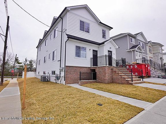 3rd image of 424 Lamont Ave