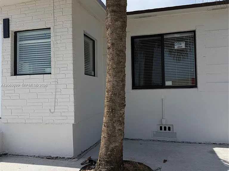 107 W Pembroke Rd — Photo 27
