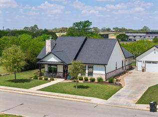 120 Magnolia Cir E, La Vernia, TX 78121