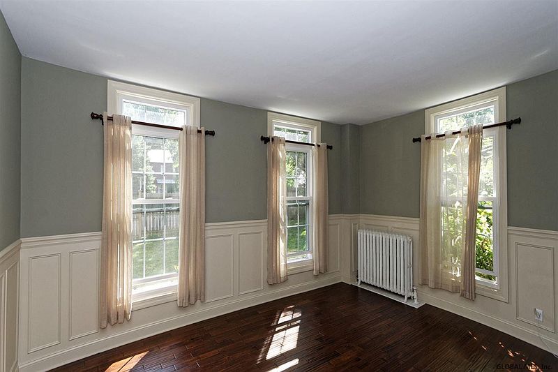 5th image of 213 MENAND Road