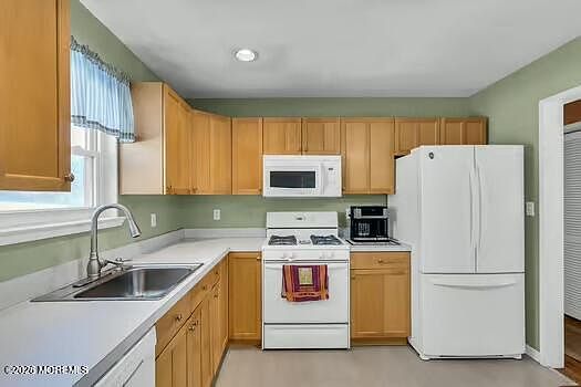 3rd image of 10 Lexington Road