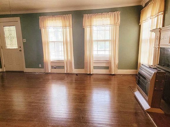 4th image of 1727 N Wood Ave