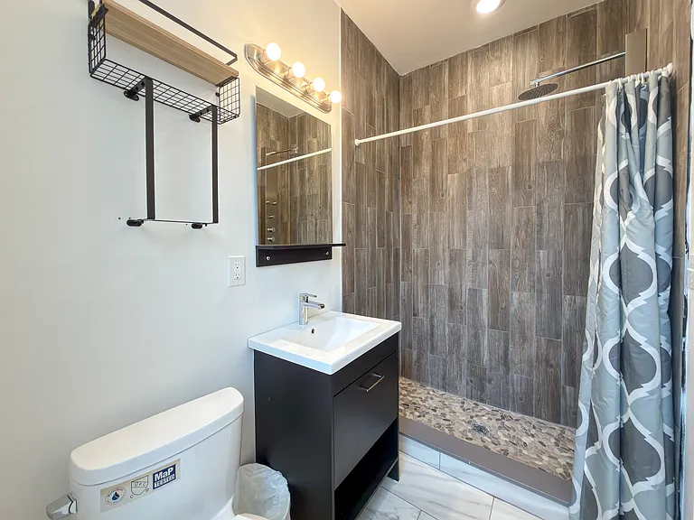 2129 Pine St #2F — Photo 8