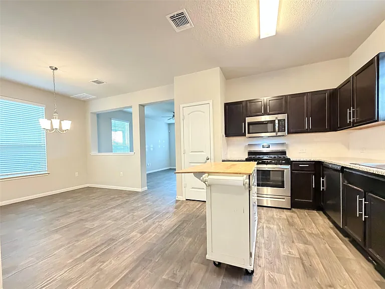 10502 Fulton Ave — Photo 12