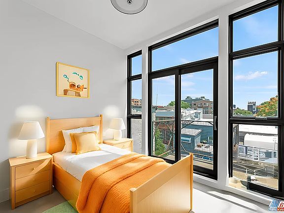 5th image of 30 Belvidere St #Penthouse 4