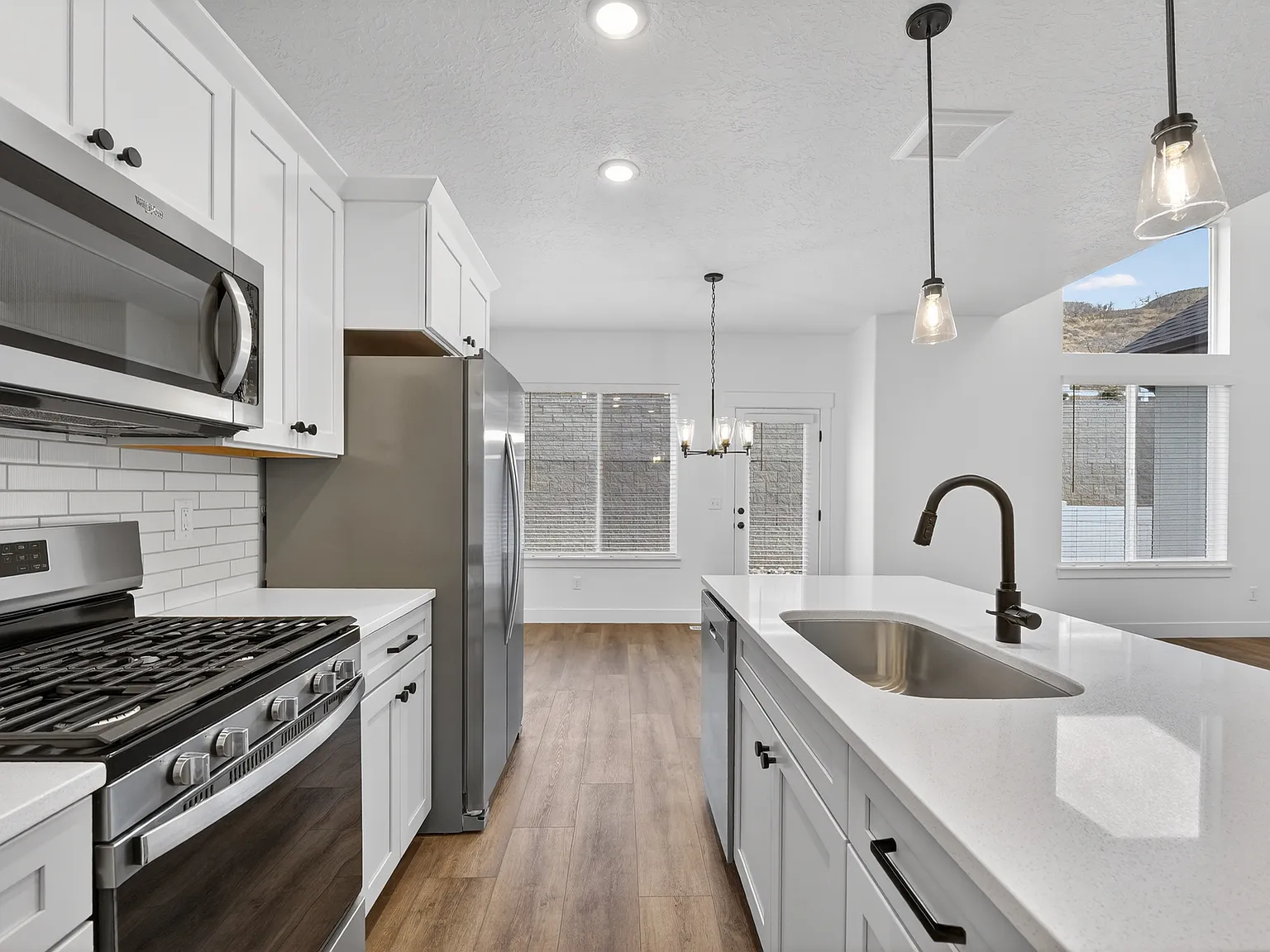 3 bed, 2.5 bath, 2280 sqft, $2,049 — Photo 4