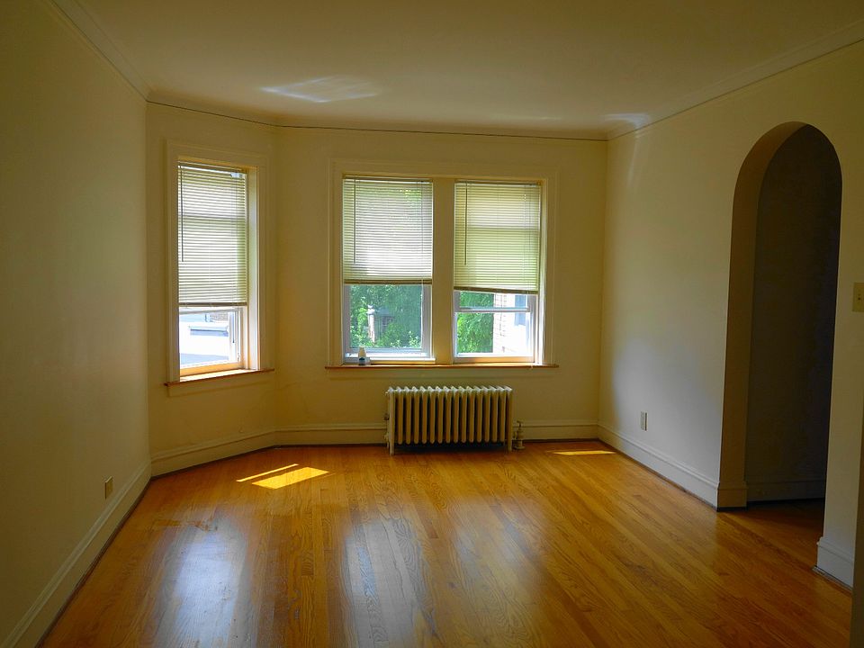 1st image of 1436 W Thome Ave APT 3C