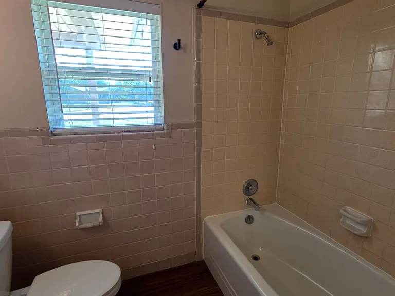 6251 Shadydell Dr — Photo 14