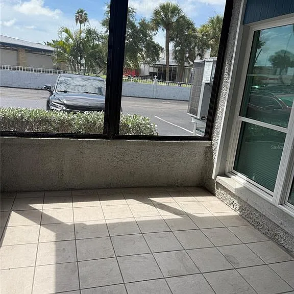 171 Medallion Blvd #B — Photo 2