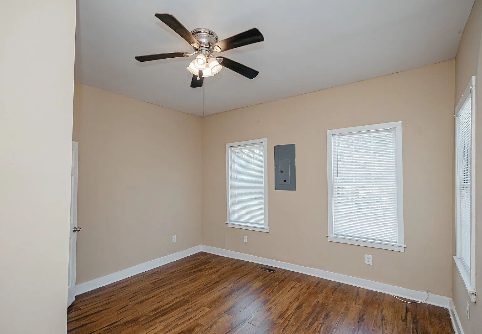 2 bed, 2.0 bath, 1200 sqft, $2,425 — Photo 4