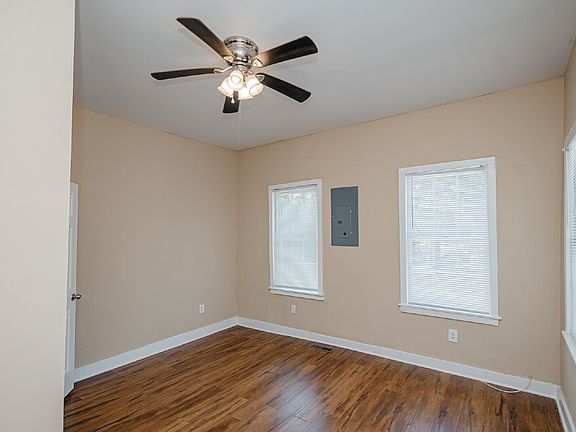 4th image of 139 Alexander St