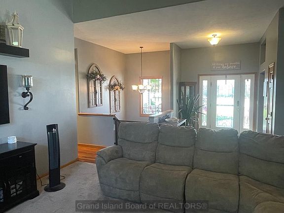 3rd image of 4077 Indianhead Dr