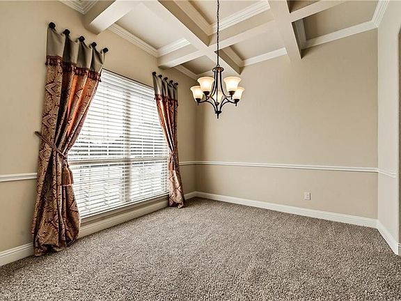4th image of 461 Bentley Dr