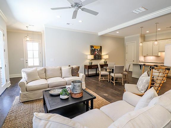 3rd image of 102 Glen Alden Cir