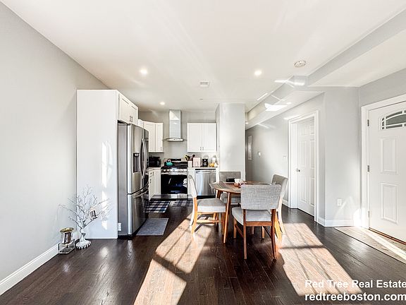 4th image of 18 Albion St #1
