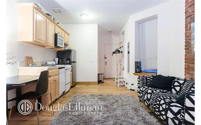 Rented by Douglas Elliman | media 14