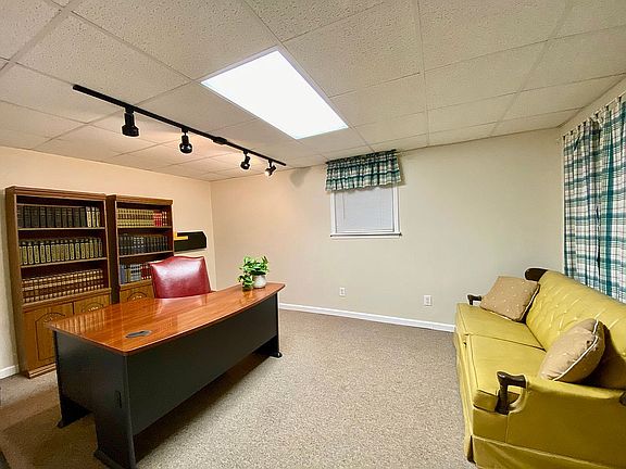 5th image of 3822 Newhall Dr NW