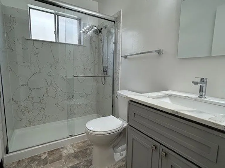 1 bedroom, 1 bath, apartment is perfect for those seeking a comfortable and convenient living space. — Photo 12
