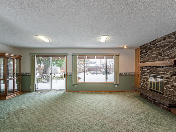 3rd image of 1120 Highland Dr