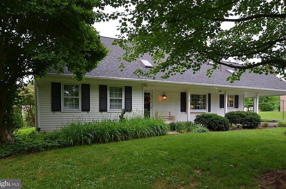 1st image of 105 N Kinzer Ave