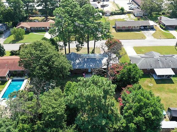 4th image of 614 Ashley Cir