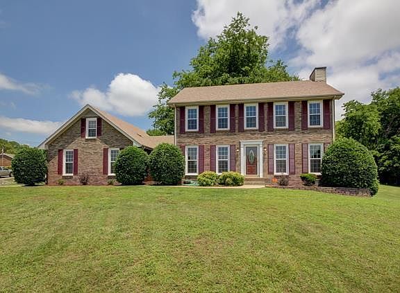 3rd image of 1901 Claymont Dr